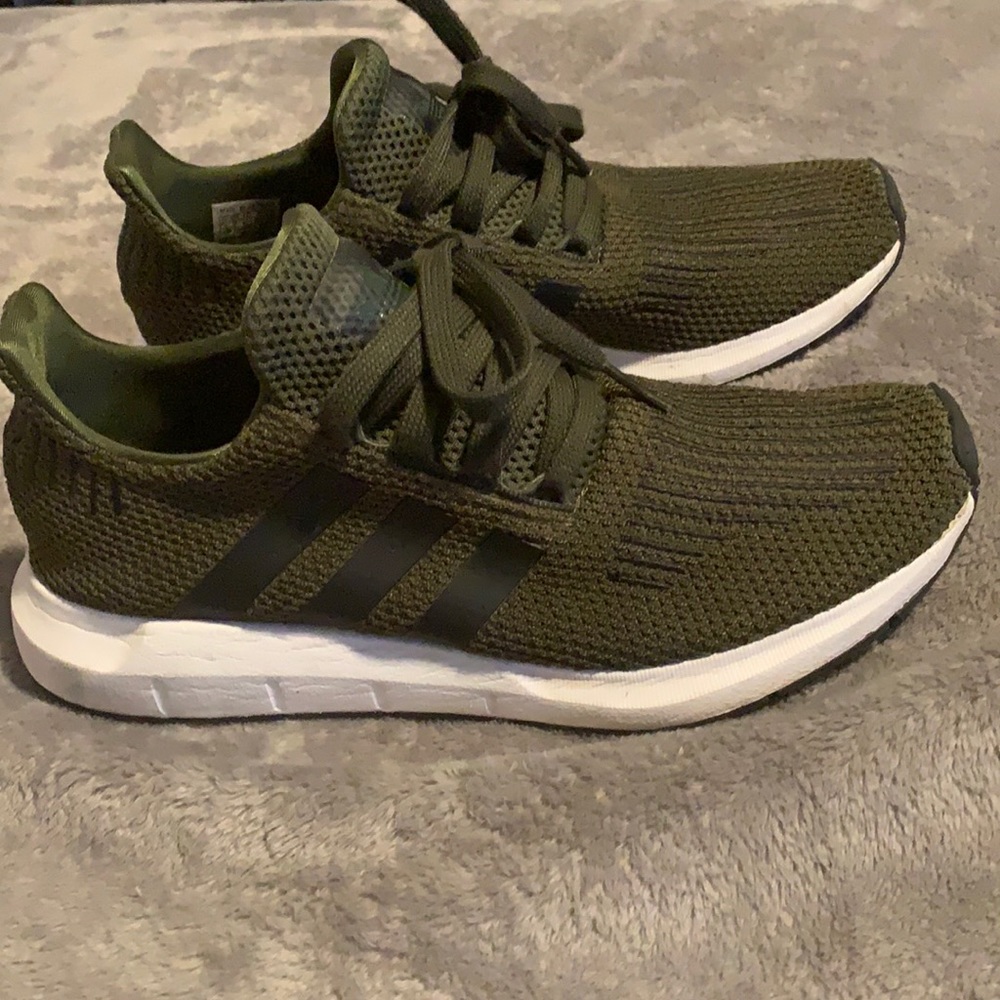 Adidas swift run shoes in green and black